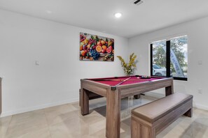 Games room - Spacious 4-bedroom townhome in fabulous Homestead with AC (Homestead)
