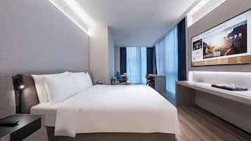 Executive Double Room, 1 Double Bed, Housekeeping, City View | Free minibar, laptop workspace, blackout curtains, soundproofing