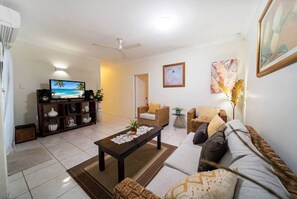 TV - Family Oasis with Pool and Outdoor Entertaining (Annandale)