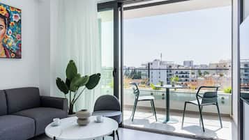 Studio Deluks (503) | Pemandangan dari kamar