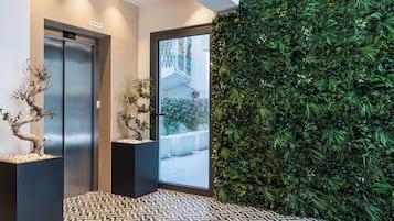 Pintu masuk properti