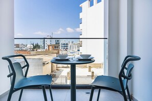 301 | Balcony - C-Side Deluxe Studios with Balconies in Finikoudes (Larnaca)