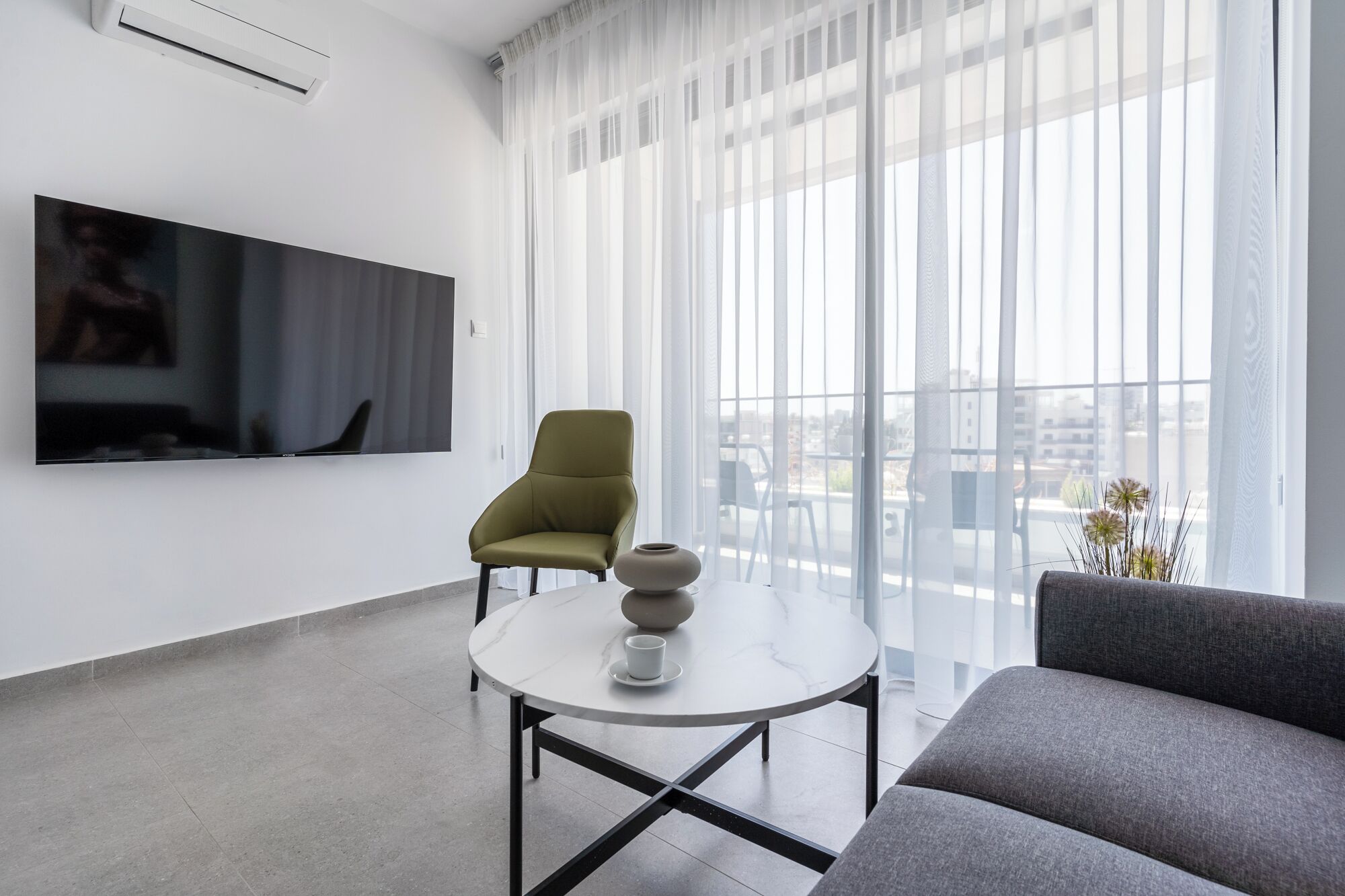 402 | Living area | Smart TV, Netflix, streaming services