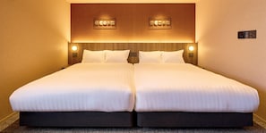 [D] 2 double beds / 36 sq. m. / Projector / Mini kitchen, Non Smoking