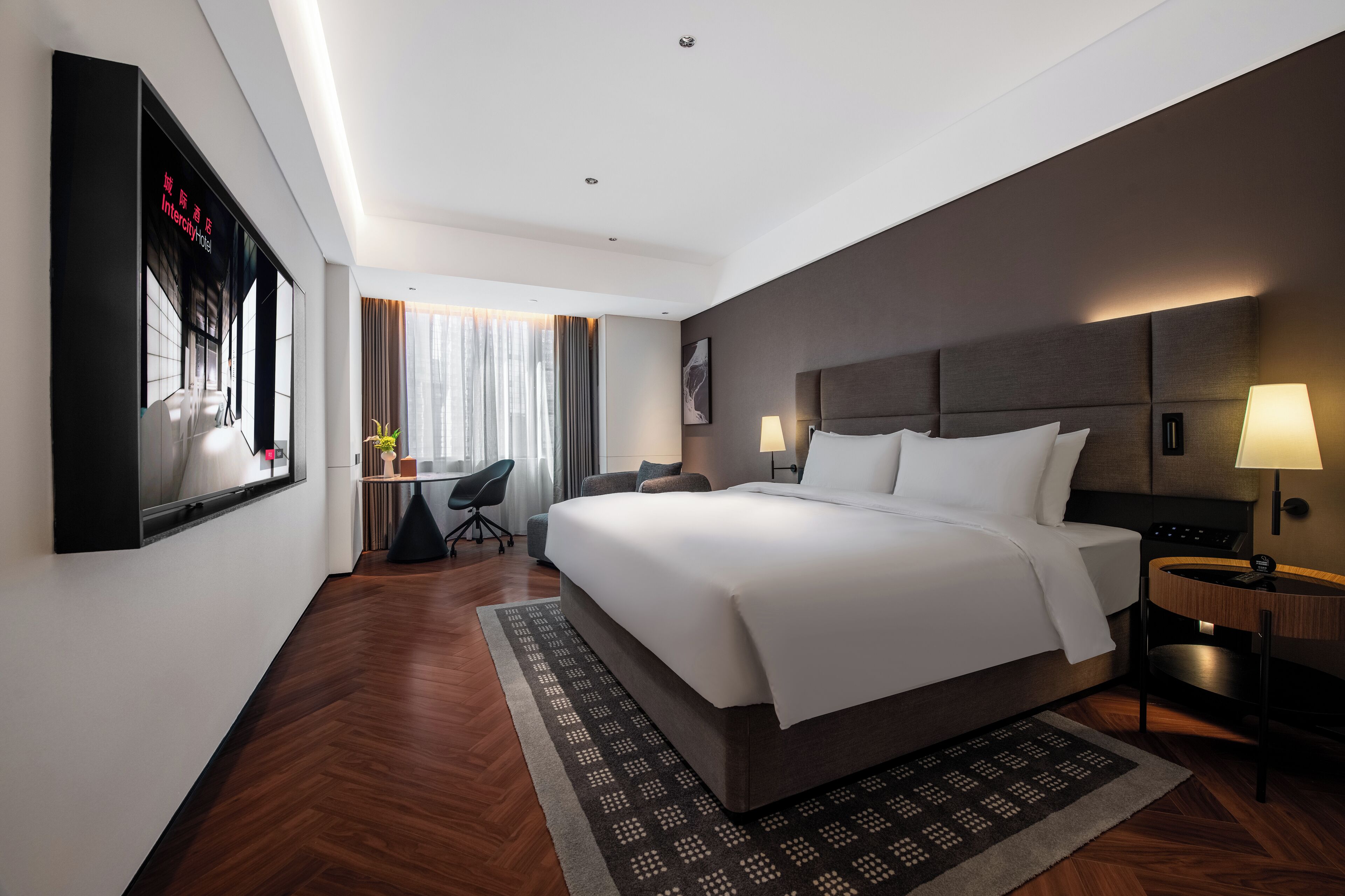 Business Double Room | Premium bedding, down comforters, memory foam beds, minibar