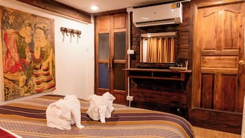 Executive Double Room | Free WiFi, bed sheets