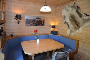 Dining - 110-square-meter vacation rental with a terrace for up to 5 people (Kiefersfelden)