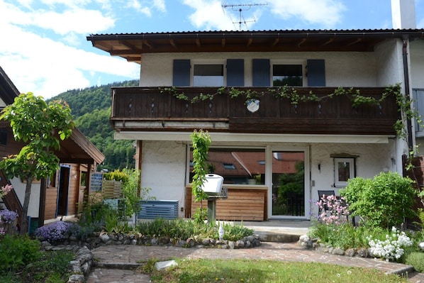 Exterior - 110-square-meter vacation rental with a terrace for up to 5 people (Kiefersfelden)