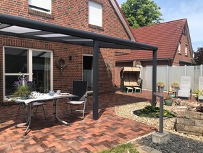 Outdoor dining - Vrbo Property (Ochtersum)