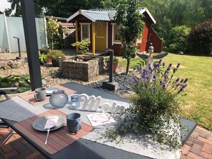 Outdoor dining - Vrbo Property (Ochtersum)