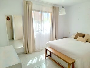 3 bedrooms, WiFi, bed sheets - Holiday Home 'Casita' with Shared Pool, Wi-Fi and Air Conditioning (Las Lagunas de Mijas)