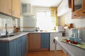 Coffee/tea maker, fridge, microwave, electric kettle - Lentiscares 213 by At Home Costa del Sol (Torrox Costa)