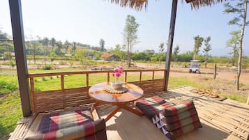 Standard Room | Outdoor dining