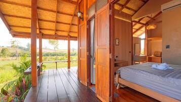 Deluxe Bungalow Garden View | Individually decorated, bed sheets
