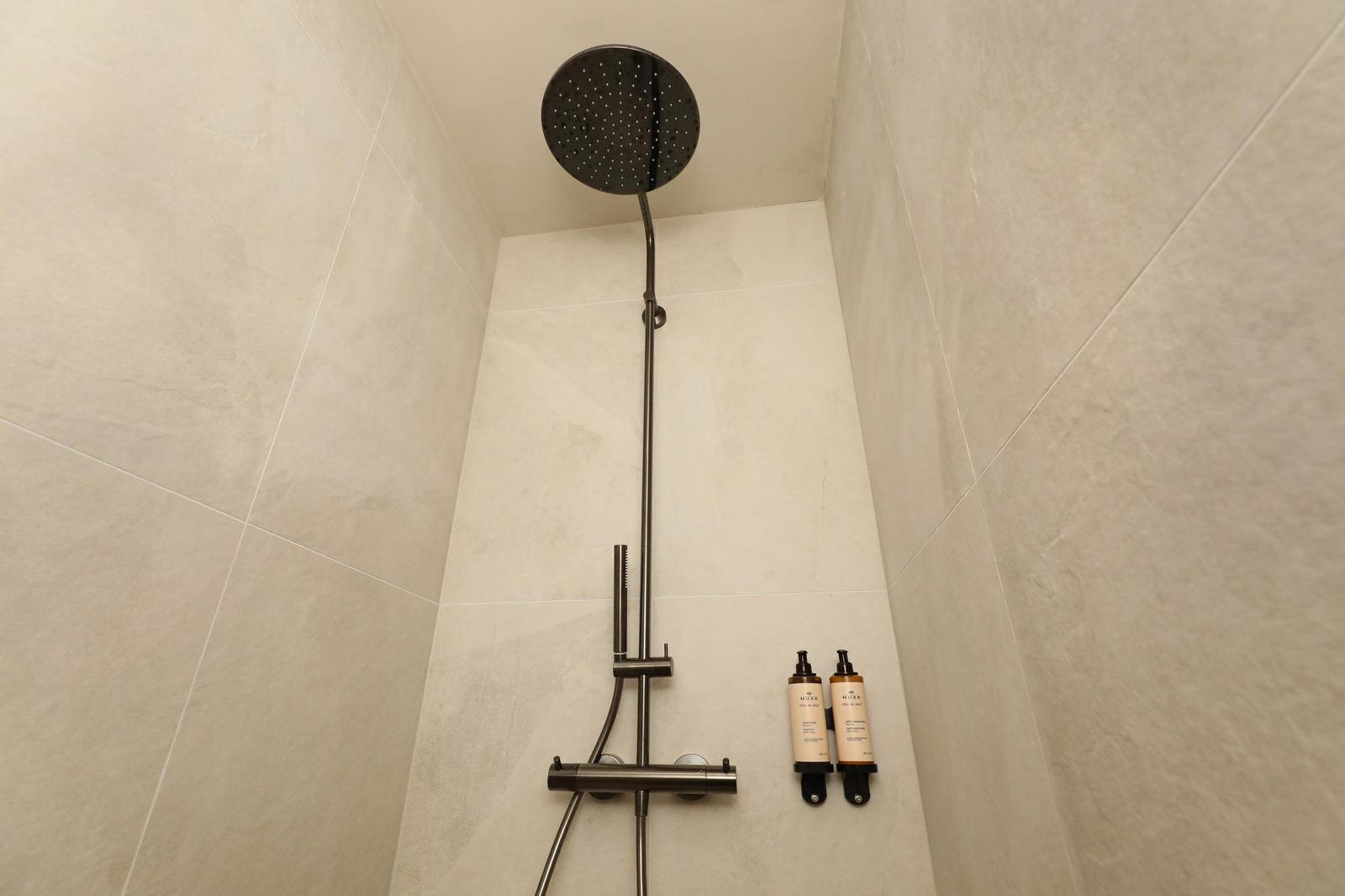 Douche, serviettes fournies
