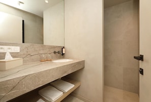 Douche, serviettes fournies