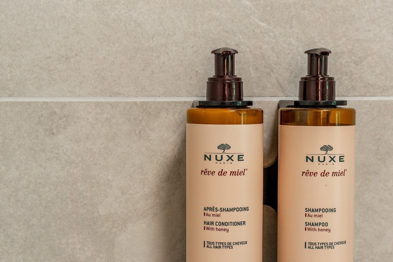 Een douche, handdoeken
