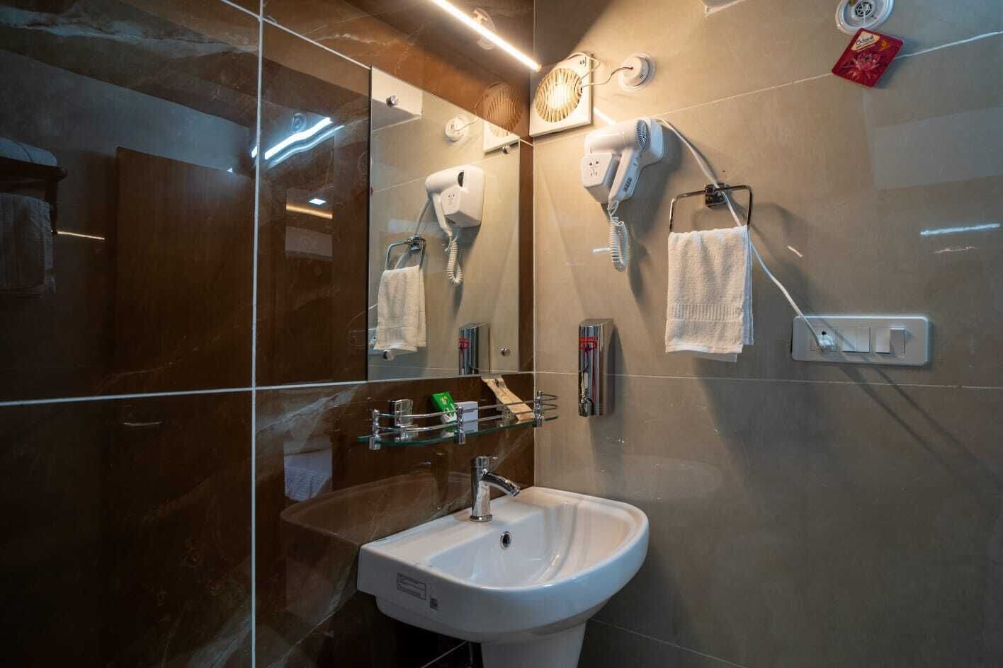 Shower, free toiletries, towels, soap