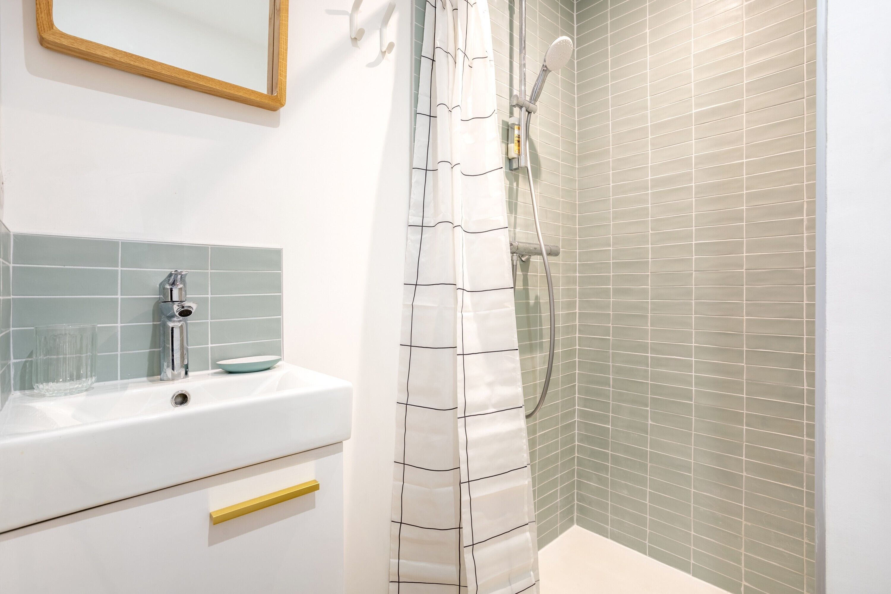 Douche, serviettes fournies