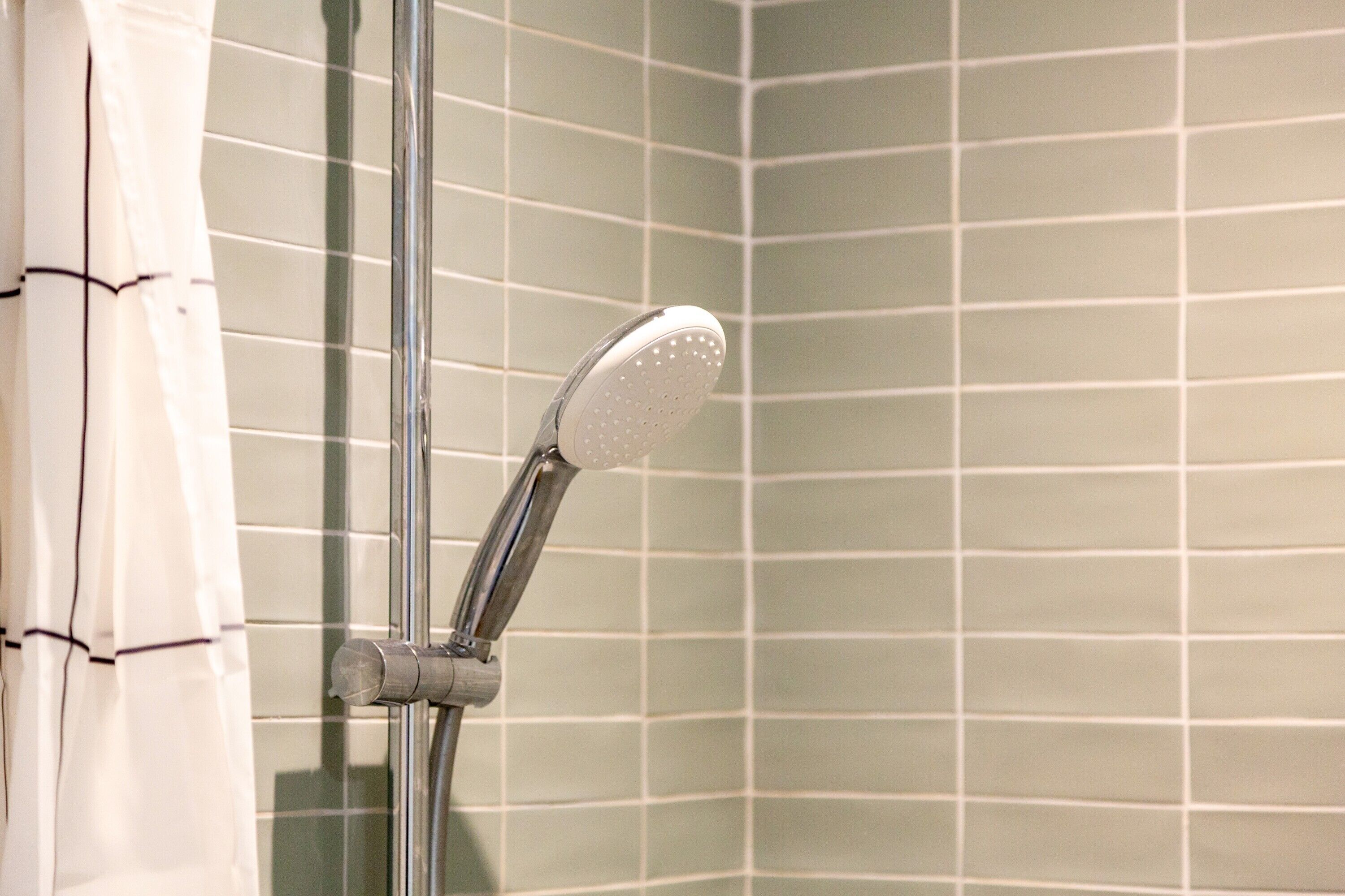 Shower, towels