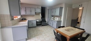 Fridge, microwave, oven, stovetop - House 2 double bedrooms courtyard/garden near spa BOURBONNE LES BAINS (Serqueux)