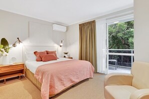 2 bedrooms, iron/ironing board, travel cot, WiFi - Tropical Tranquility at Casa Verde Palm Cove (Palm Cove)