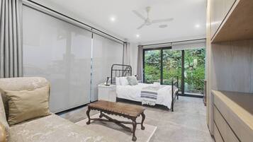 2 habitaciones, tabla de planchar con plancha, internet y ropa de cama