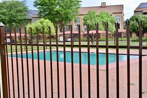 Pool - Cozy Comfortable Apartment with pool (Akasia)