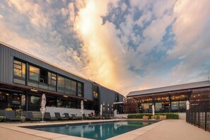 Pool - Amazing 2BR 2Bath with River View in Waterfall (Midrand)