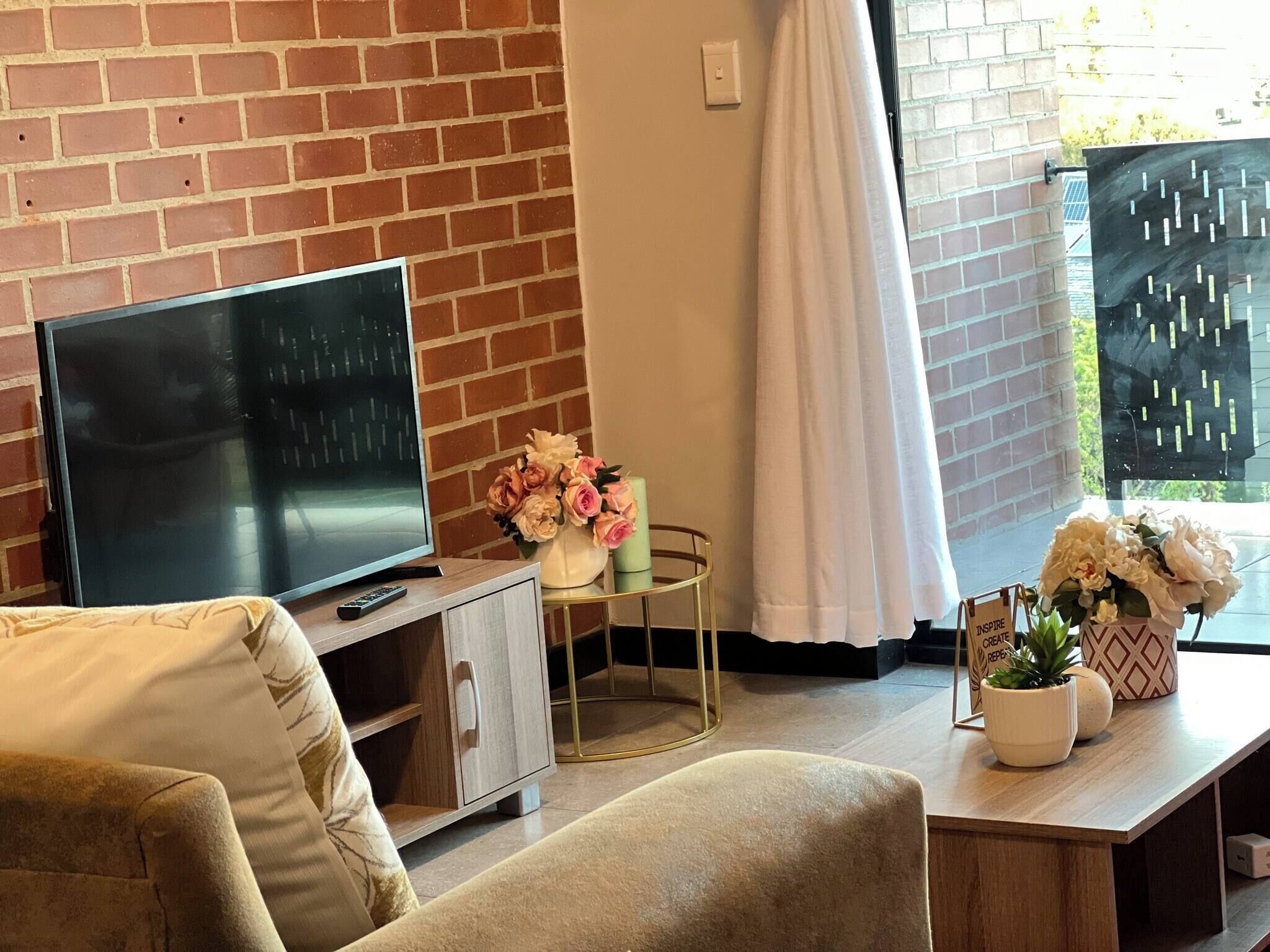 Amazing 1br, 2bath With River View In Waterfall - Midrand