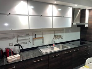 Fridge, microwave, oven, stovetop - Luxury Apartment, near Beach&Golf (Amora)