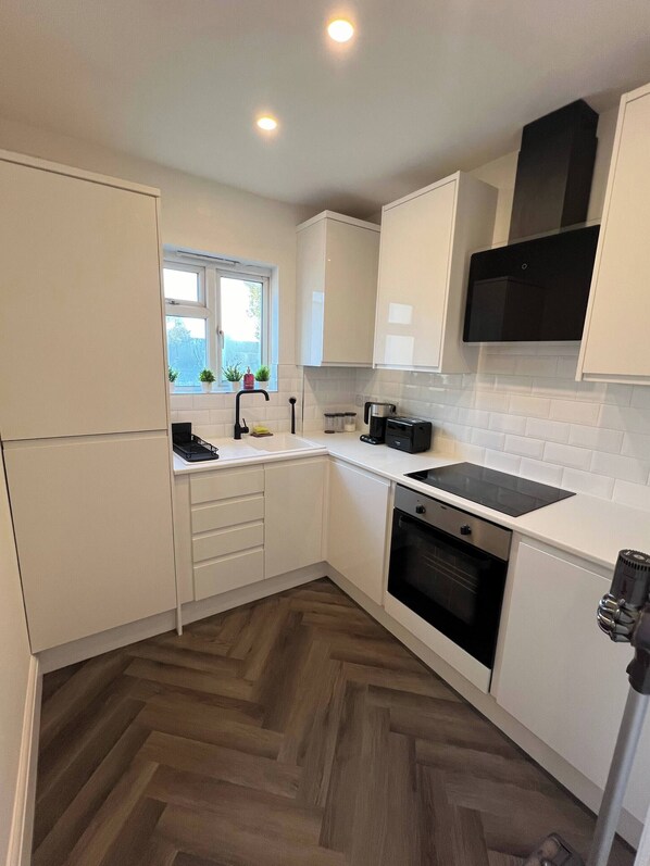 Fridge, microwave, oven, stovetop