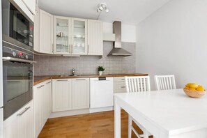 Keittoastiat/astiat/ruokailuvälineet