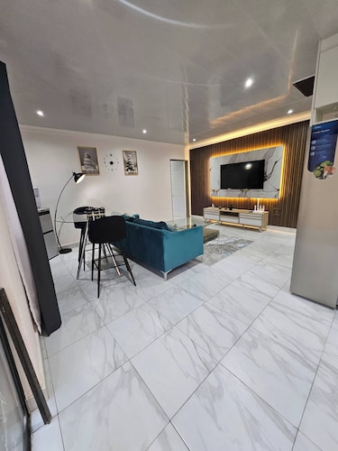 Luxurious Holiday House in Kempton Park With Pool Access