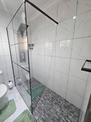 House, 1 Bedroom, Patio | Bathroom