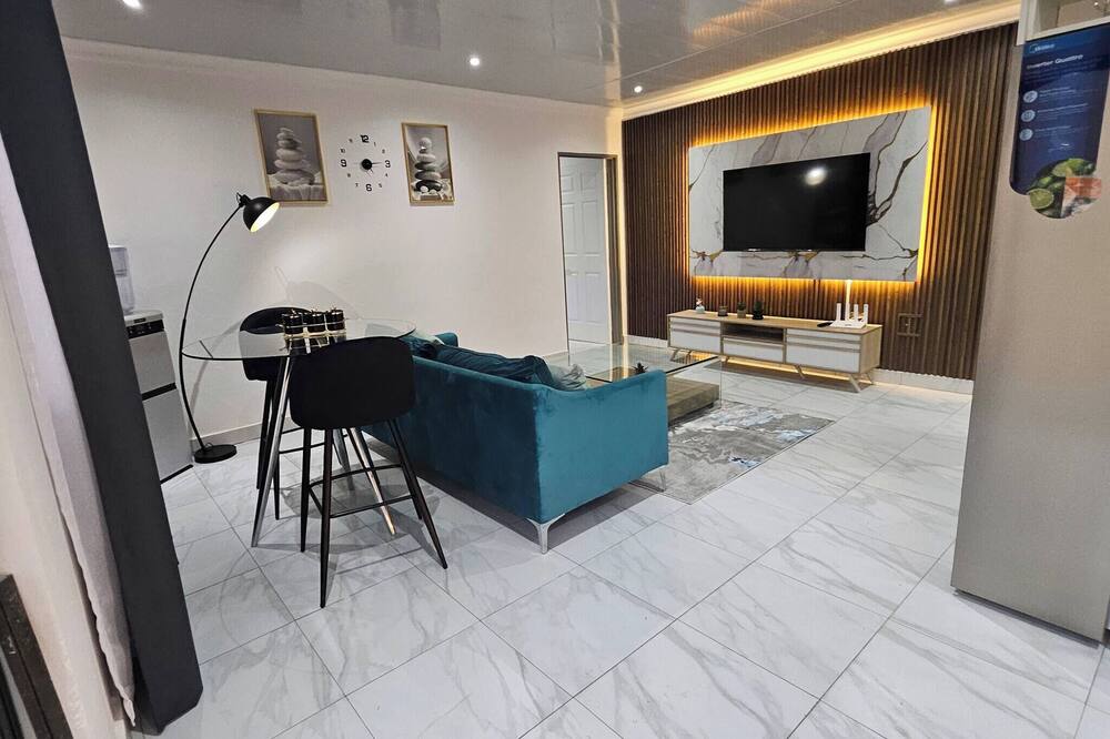 Luxurious Holiday House in Kempton Park With Pool Access