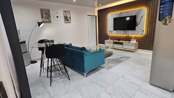 Talo, 1 makuuhuone, patio | Oleskelualue | Kirjoja