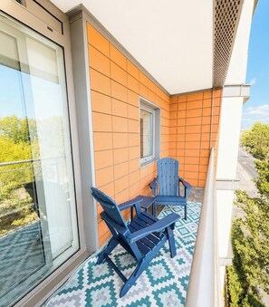 Property grounds - Exclusive 2 bedroom Flat near Kew Bridge Station (Greater London)