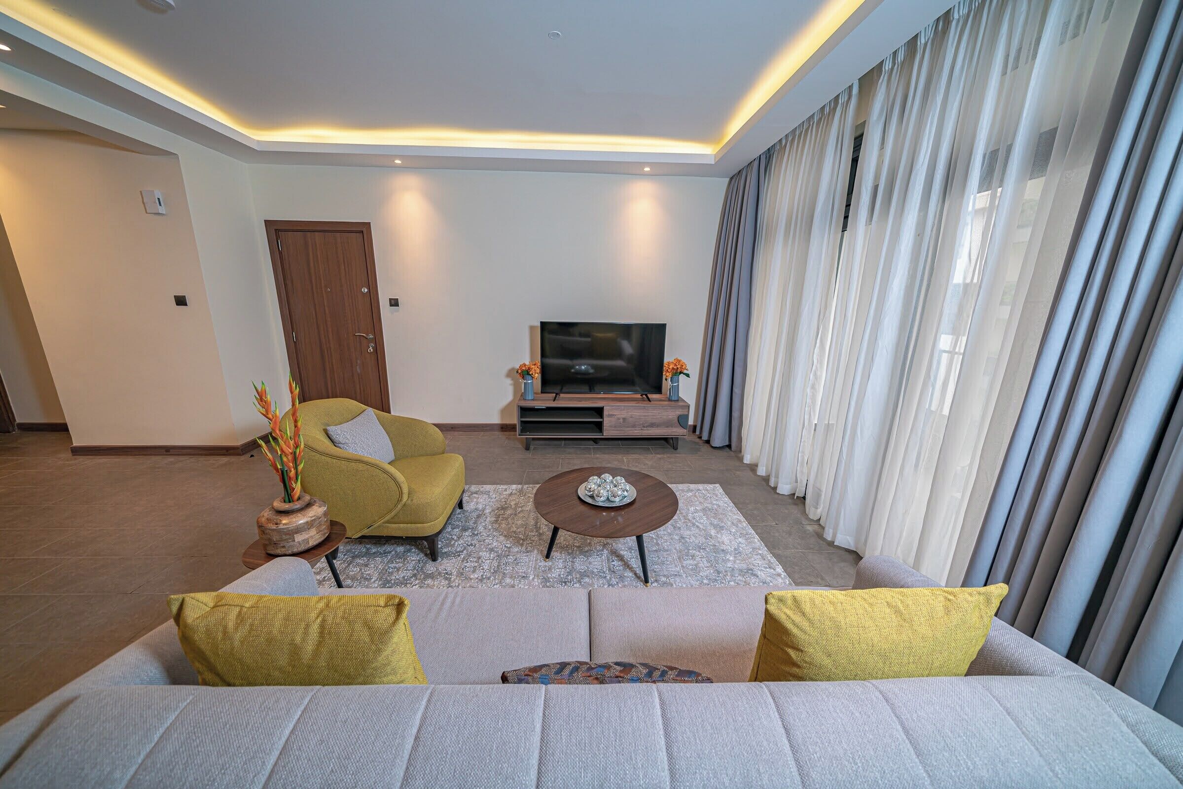 Apartment, 2 Bedrooms, Courtyard View | Living area | 50-inch Smart TV with digital channels