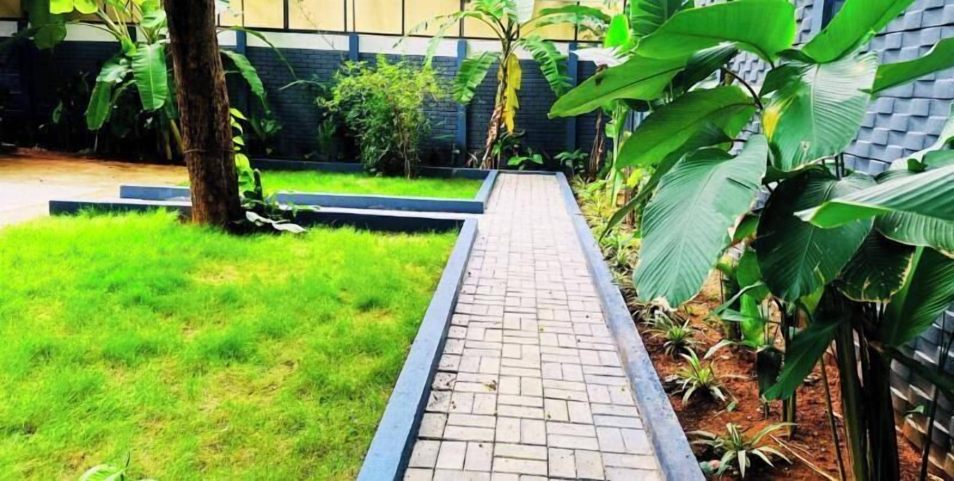 Villa, balcón, vistas a la piscina | Jardines del alojamiento