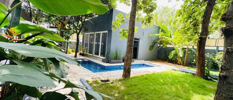 Kolam renang outdoor