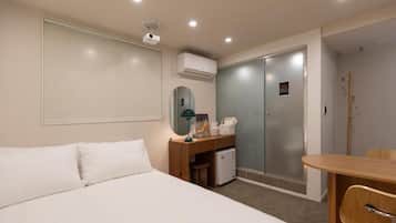 Deluxe Room | Blackout drapes, soundproofing, free WiFi