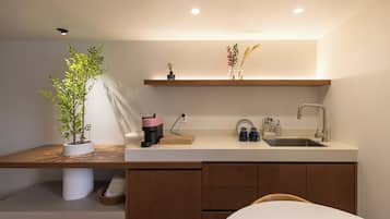 Luxury Suite, Balcony, City View | Private kitchen | Shared microwave