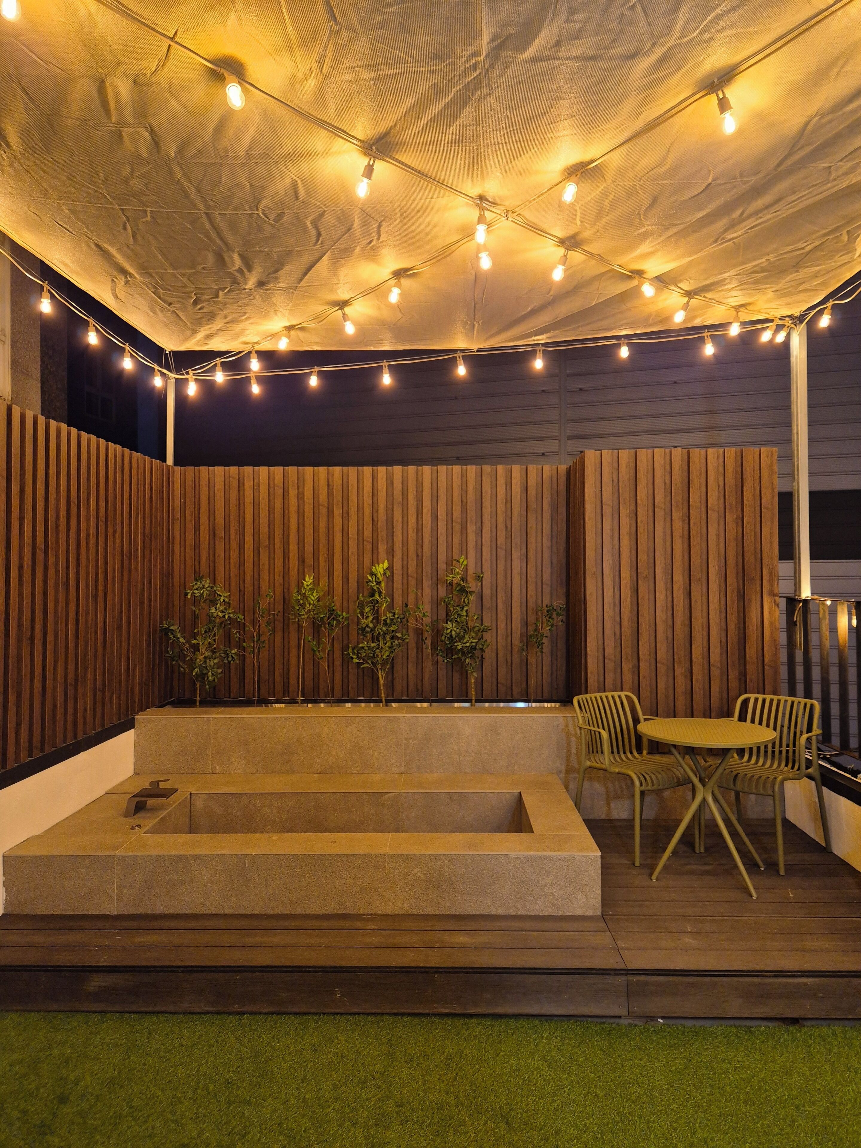 Luxury Suite, Balcony, City View | Blackout drapes, soundproofing, WiFi (free)