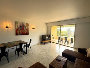 Smart TV - Luxurious 3P Traversant (Cannes)