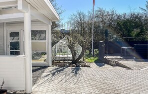 Terrace/patio - Beautiful home in Saltum with WiFi (Saltum)