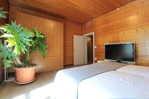 Travel cot, free WiFi - Vacation Home in Ponte Nelle Alpi with 2 bedrooms sleeps 6 (Ponte Nelle Alpi)