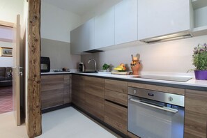 Fridge, microwave, oven, stovetop - Vacation Home in Ponte Nelle Alpi with 2 bedrooms sleeps 6 (Ponte Nelle Alpi)