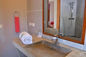 Habitación doble superior, vistas al mar | Baño | Bidé
