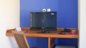Economy Double Room, Balcony, Courtyard View | Interior